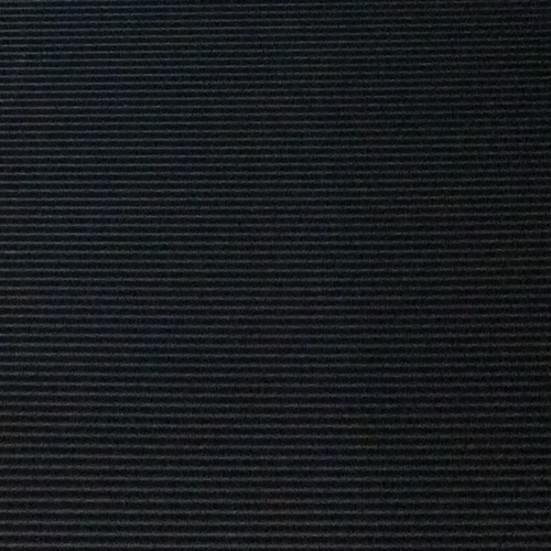 Immagine di una superficie nera con linee sottili parallele, ideale per background o texture grafica.