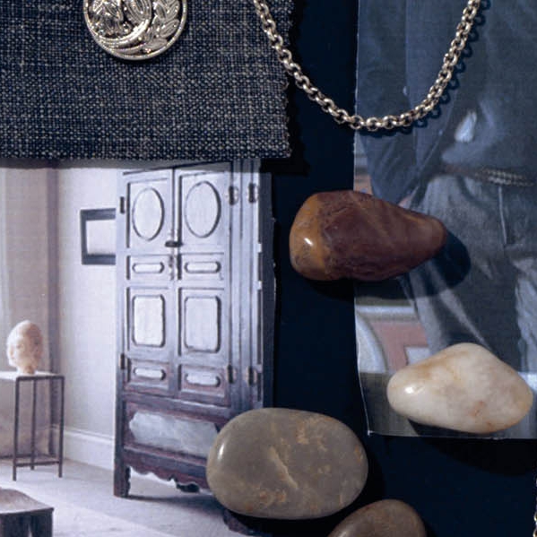 Collage di stoffa, pietre e un'immagine di una stanza con arredamento minimalista e una porta decorata.