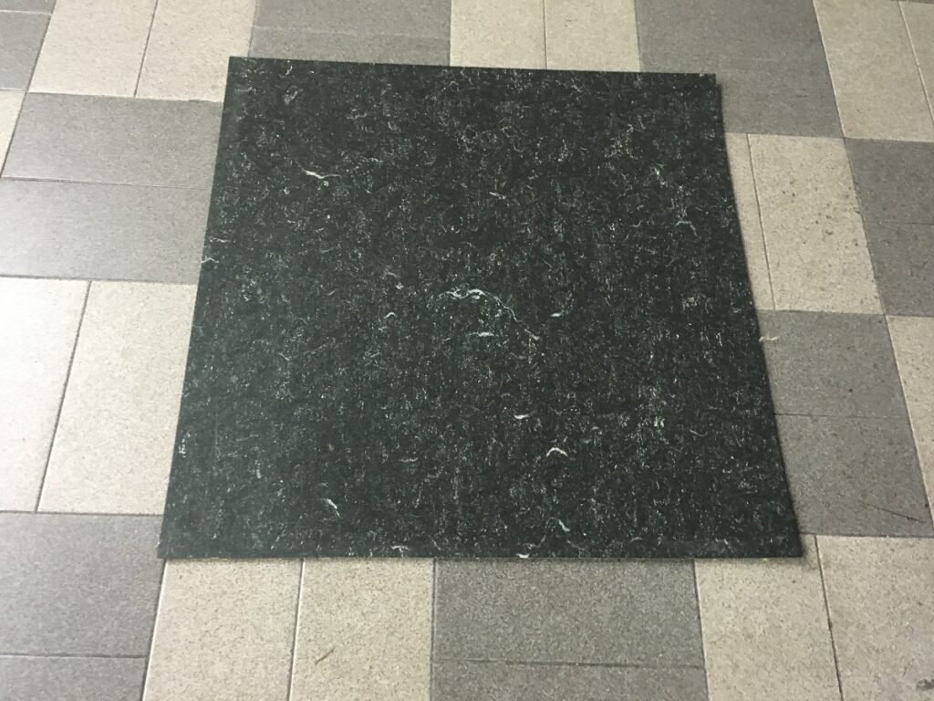 pavimento linoleum nero marmorizzato