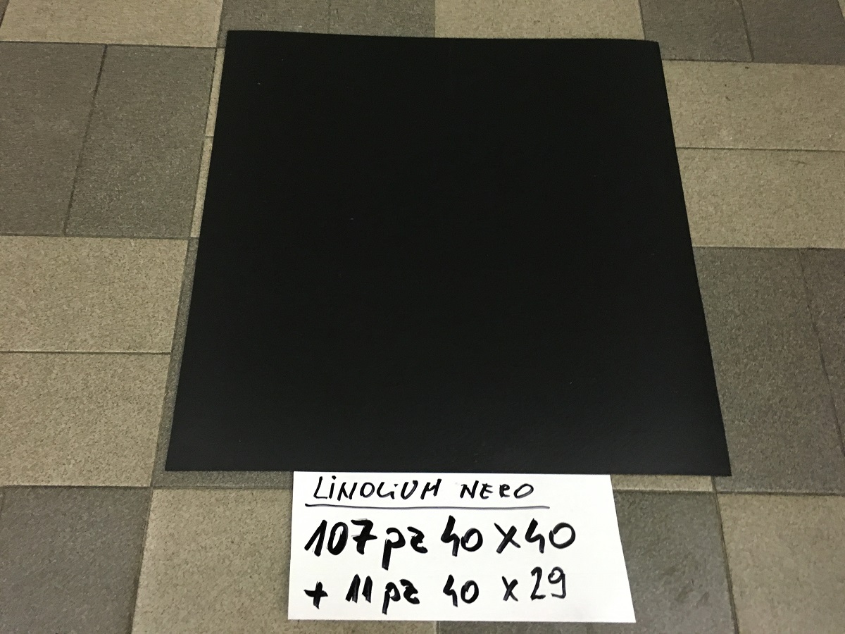 Pavimento linoleum nero - mq 17,12 - €/mq 4,00