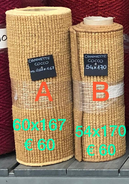 Due tappeti di iuta con etichette nere indicanti le dimensioni e il prezzo: 60x167 cm e 54x170 cm a 60€ cadauno.
