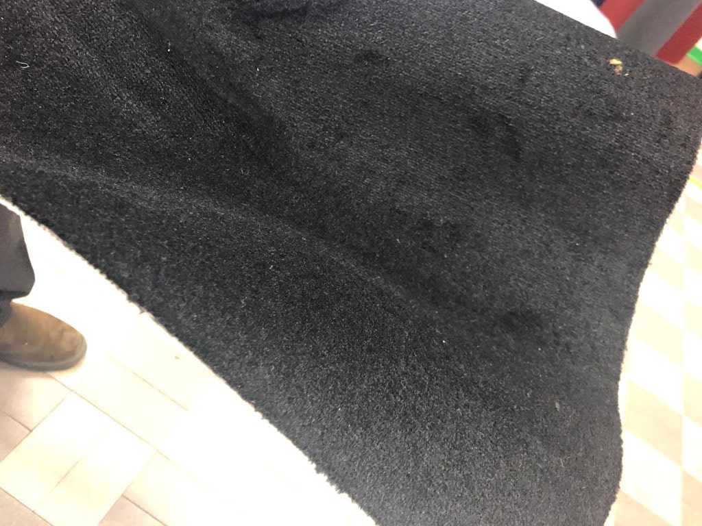 Moquette e Parquet - Campione di moquette tipologia Malesia di colore nero visto dall'alto