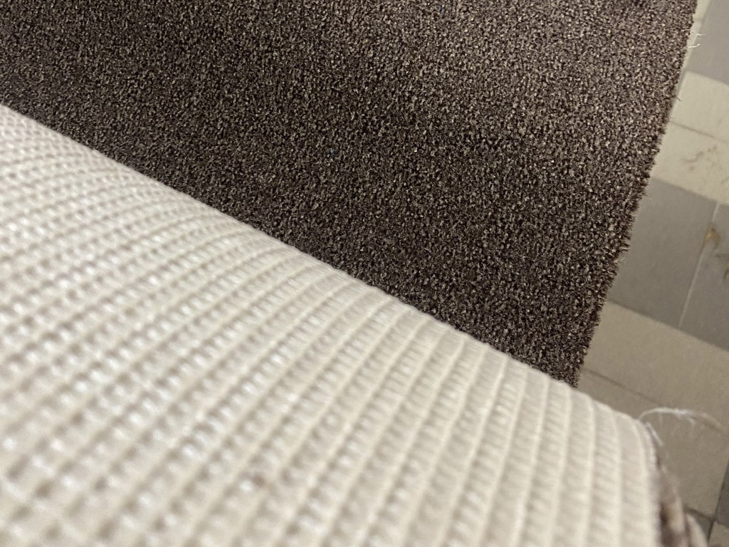 Moquette e parquet - striscia di moquette tipologia lano di colore marrone